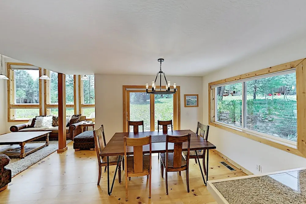 Cozy Haven Near Tahoe Donner Amenities 3 Bedroom Home