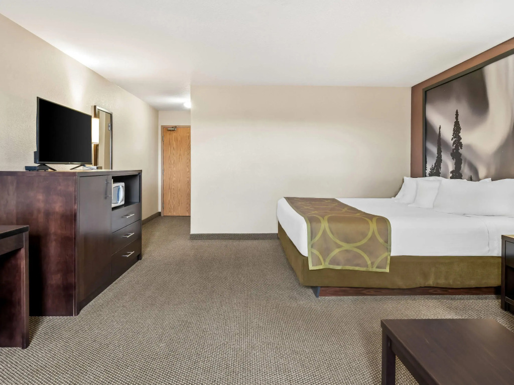 Super 8 by Wyndham Meadow Lake