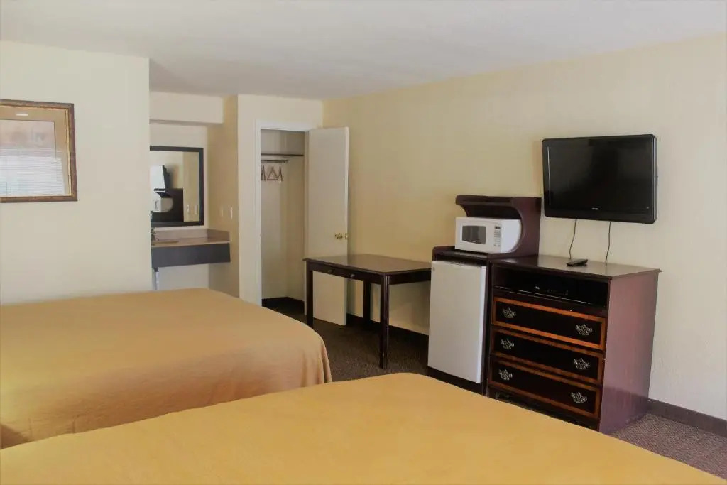 Oregon Trail Inn and Suites