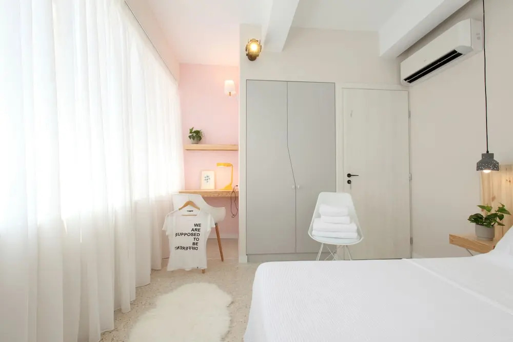 The Marble Suites, PLAKA