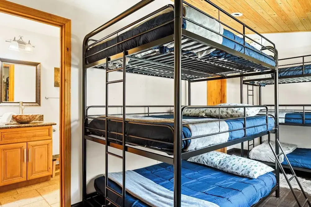 Summit Pine Lodge 4 BDR Minutes From Bear Lake!