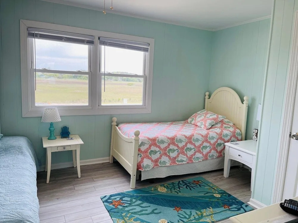 Turtley Paradise West 3 Bedroom Home by RedAwning