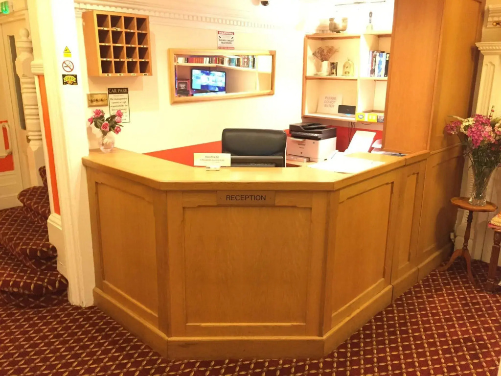 Welbeck Hotel - Close to Beach, Train Station & Southend Airport