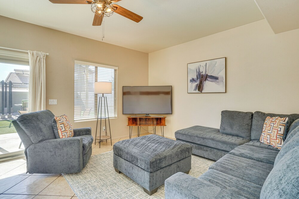 Heated Pool, Pets Welcome: Surprise Snowbird Haven