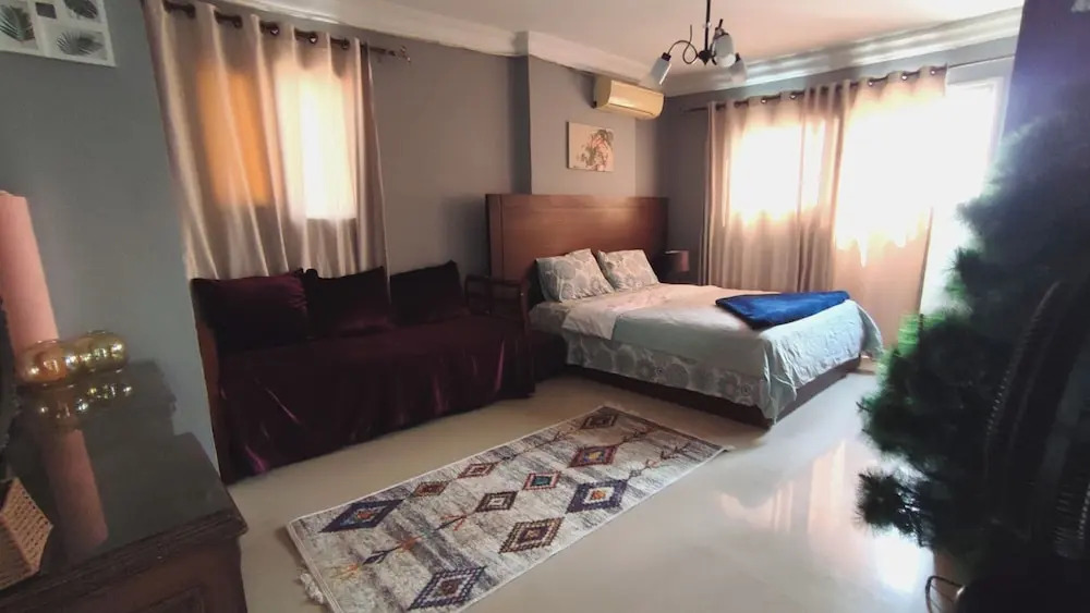 Charming 3-bedroom Apartment in Alexandria With City View