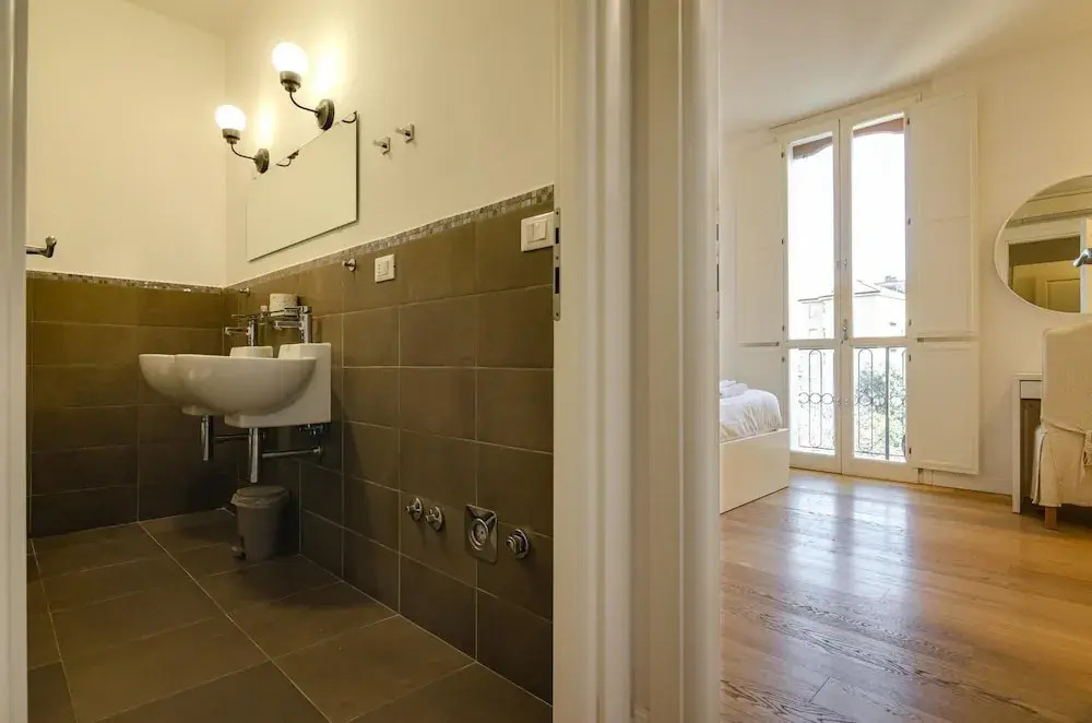 Brand new Suite With Balcony Via Albertoni