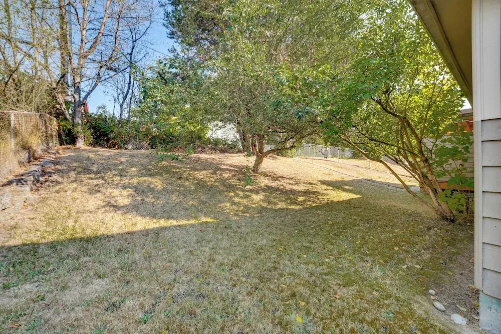 Hot Tub, 5 Mi to Lumen Field! Newly Updated Home