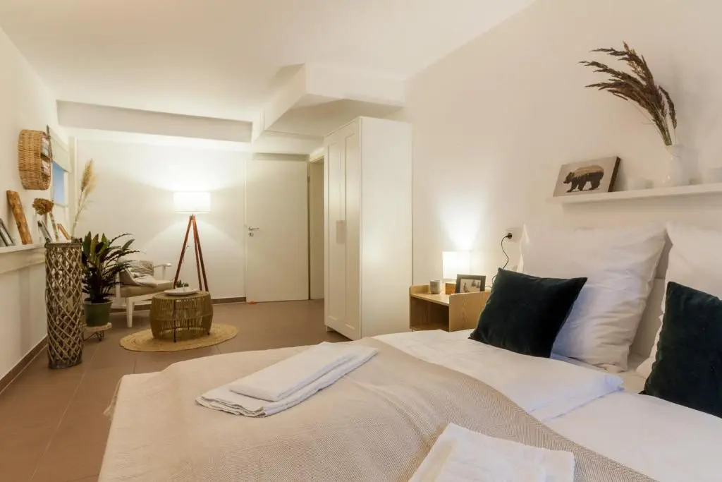 Schöne, ruhige Souterrainwohnung mit eigener Terrasse