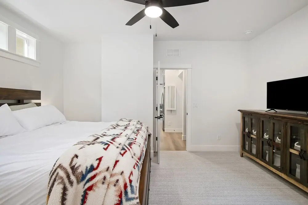 Pet Friendly - Enjoy Grover's House 3 Bedroom Home by Redawning