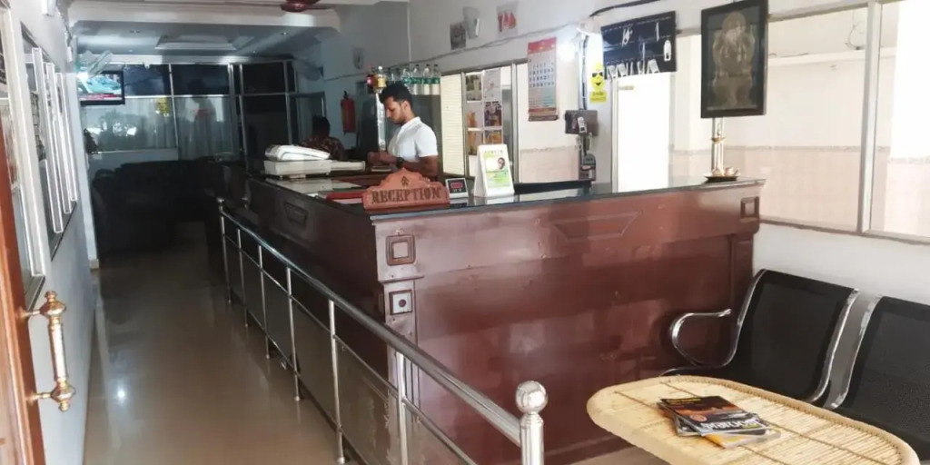 Anandan Tourist Home