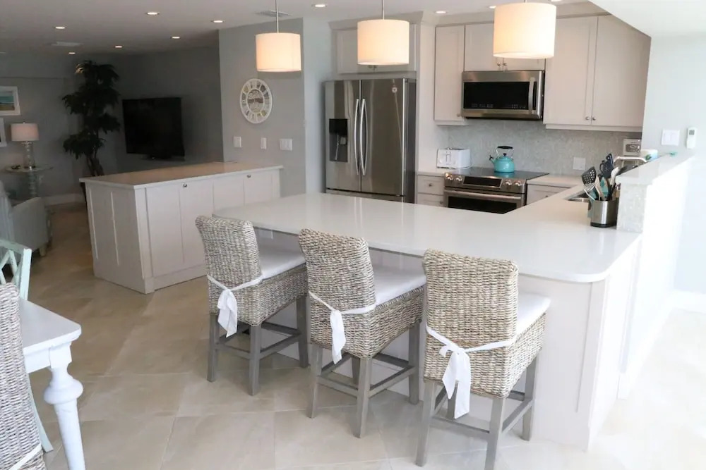 Jamaica Royale - 804 - 2 Br Condo