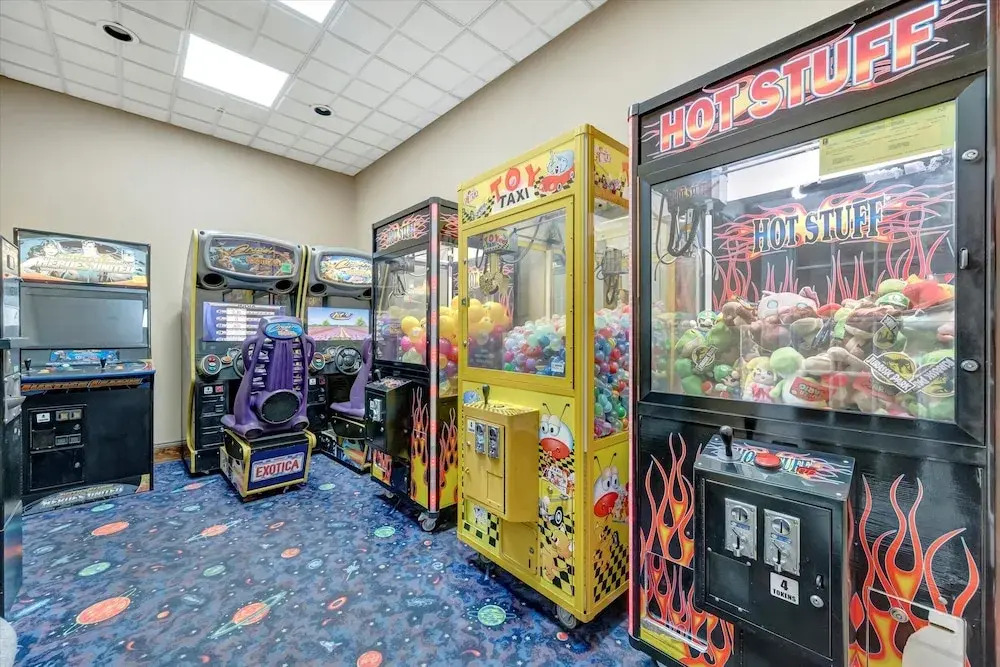 8303 Palm Disney