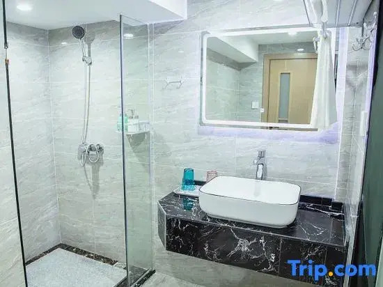 Yiju Chain Apartment LOFT Riverview Duplex Hotel (Guiyang Future Ark Shop)