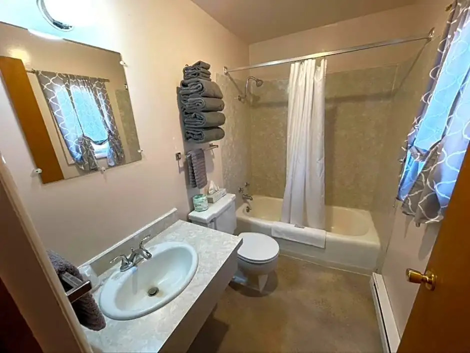 Sportsman Lodge Melrose MT
