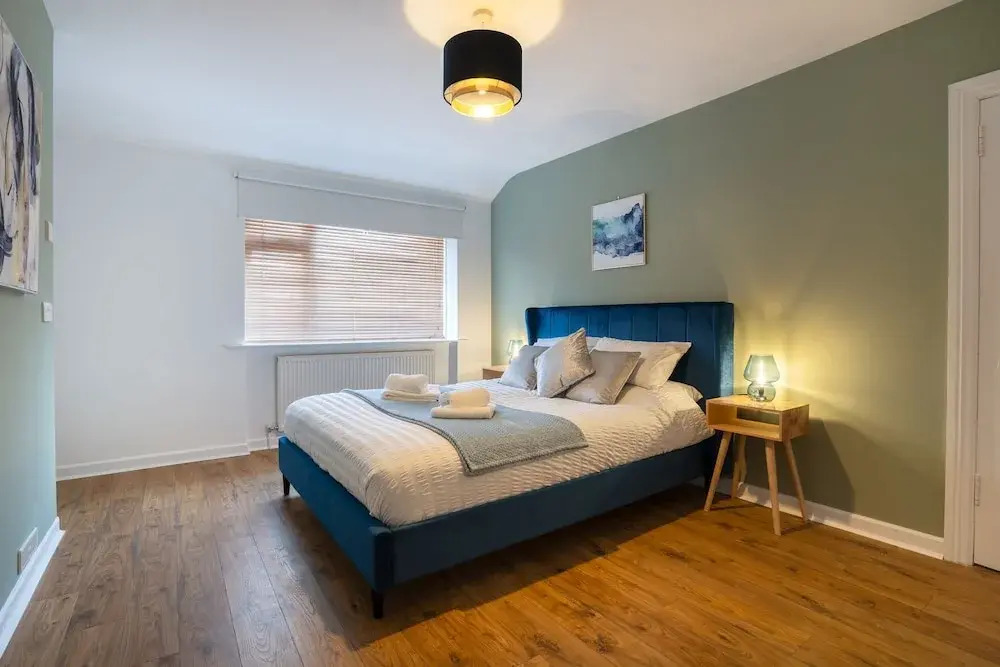 Large-2 Bed House-free Parking