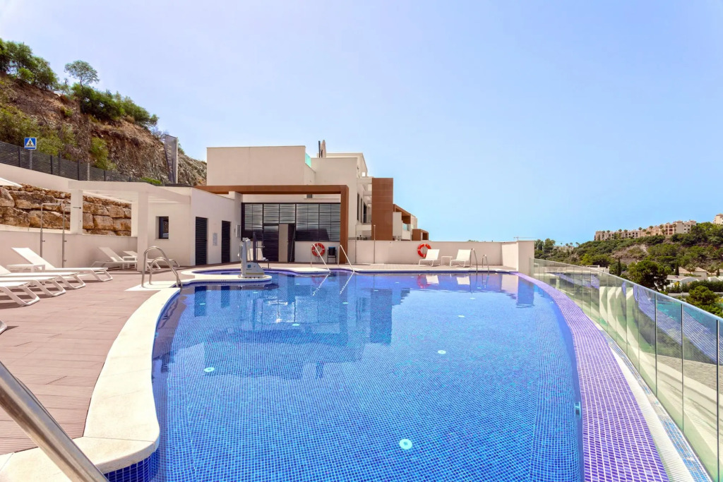Amazing 2 Bd Apartment with 2 private terraces and communal pool. Alborada Terrace
