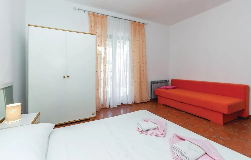 Beautiful Home in Jadranovo With Wifi and 3 Bedrooms