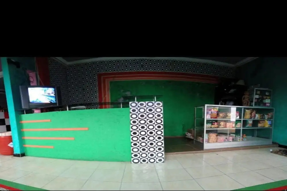 OYO Life 90646 Villa Karsinem Pasuruan
