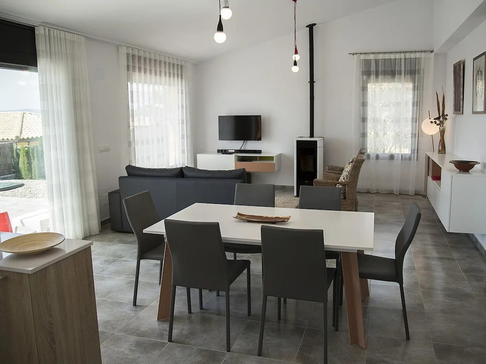 Exclusive Villa for 7 in l 'estartit With Private Pool in a Residential Area