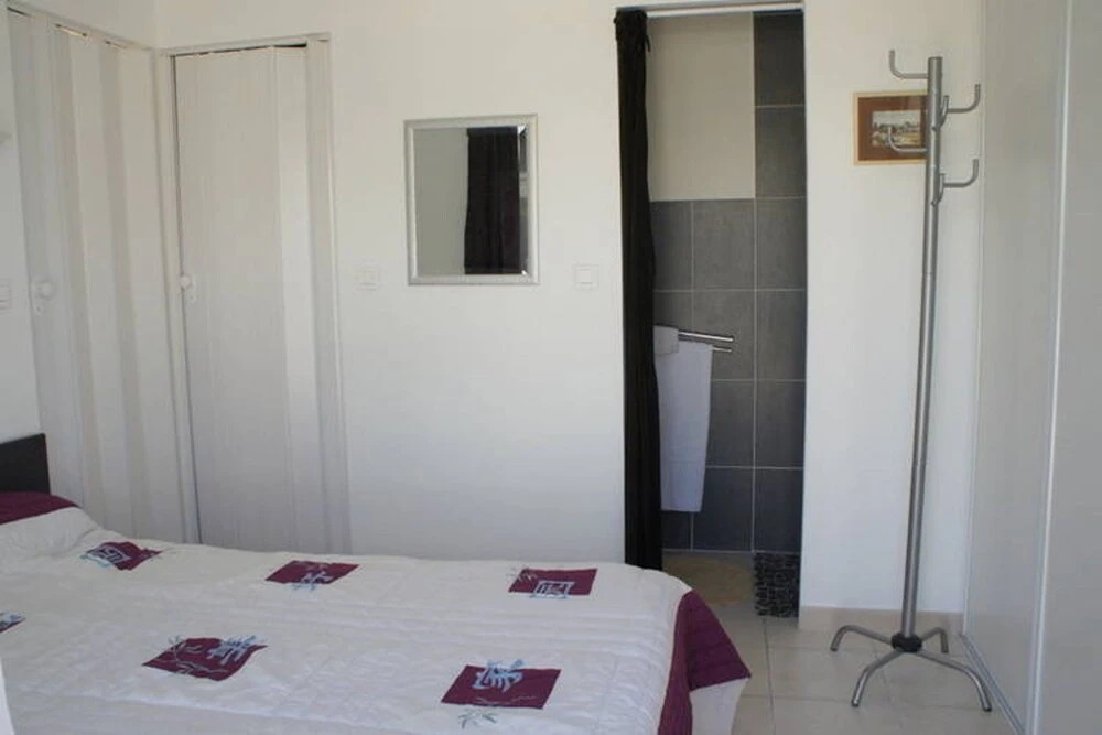 Bright Apartment With one Bedroom in Robion, With Pool Access, Enclose