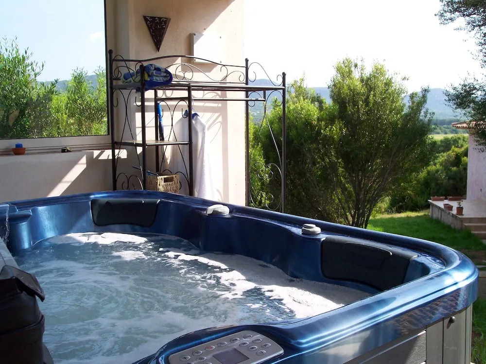 Villa With 2 Bedrooms in Ste Lucie de Porto Vecchio, With Wonderful Mo
