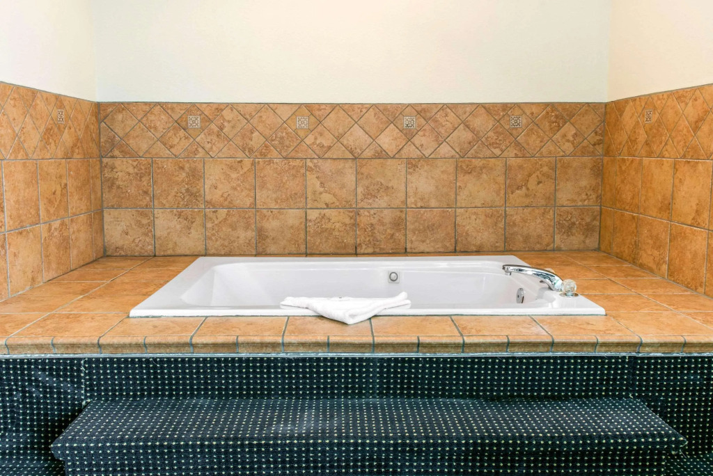 Quality Inn & Suites Anderson I-69