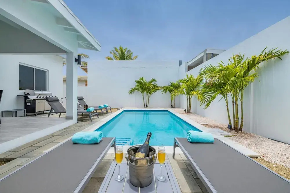 NEW 5BR Villa w Privatepool 3min to Eagle Beach