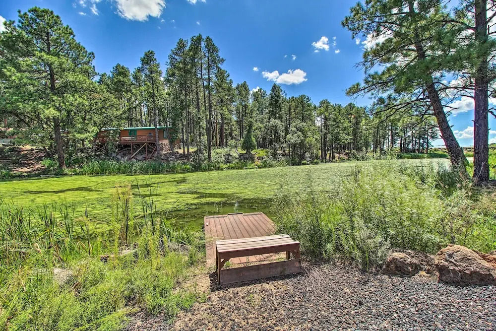 Cabin Getaway w/ Game Room Near Rainbow Lake!