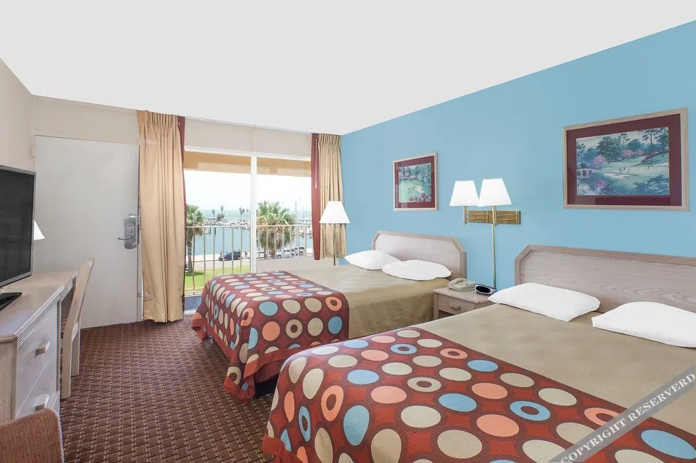 Harbor Inn Bayfront