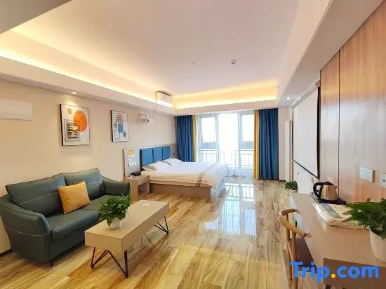 Lanuo Light Luxury Hotel (Erqi Wanda Chuangfu Xincheng Branch)