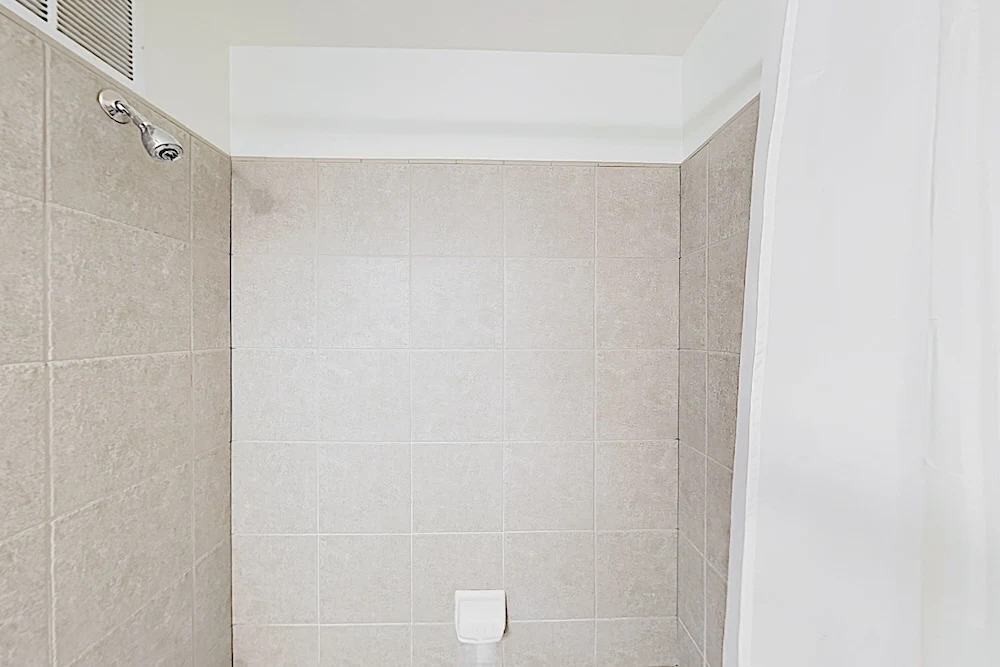 New Listing! Chic W/ Pool - Walk To Lifts 2 Bedroom Condo