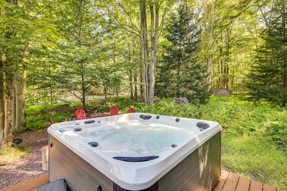Home in Arrowhead Lake Pocono PA - Lake Access, Hot Tub, Fire Pit, and Amenities Included
