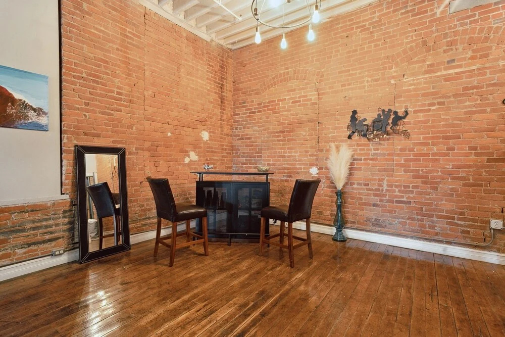Queen G Investments 1 Bedroom Apts by RedAwning