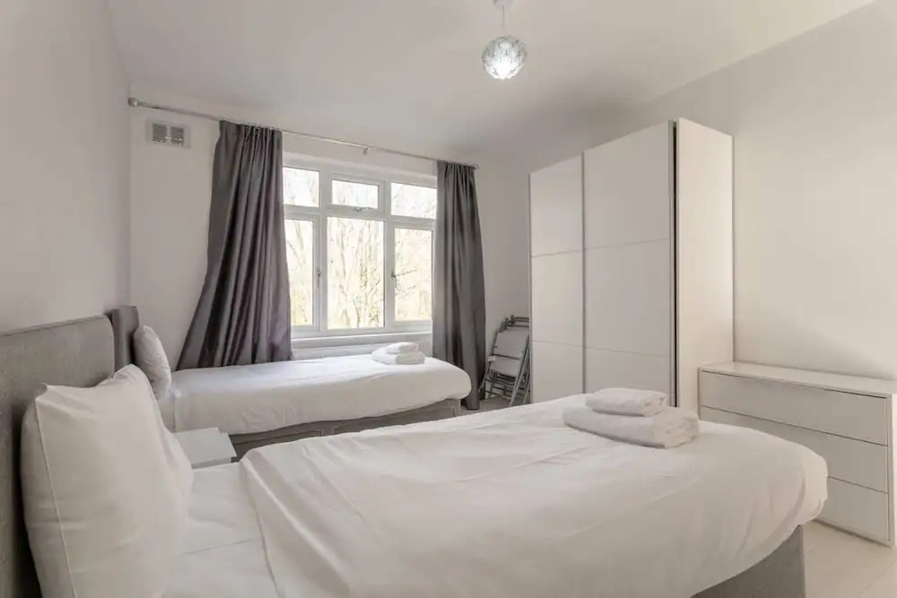 Modern 2 Bedroom Apartment in Morden