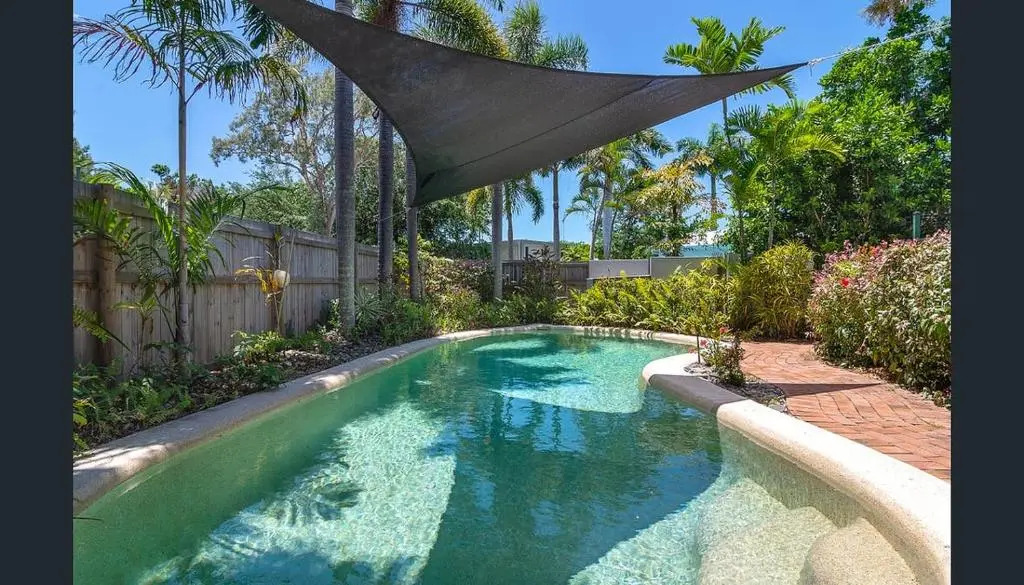 Entire 2 bedroom townhouse - Four Mile Beach Escapes - your home away from home