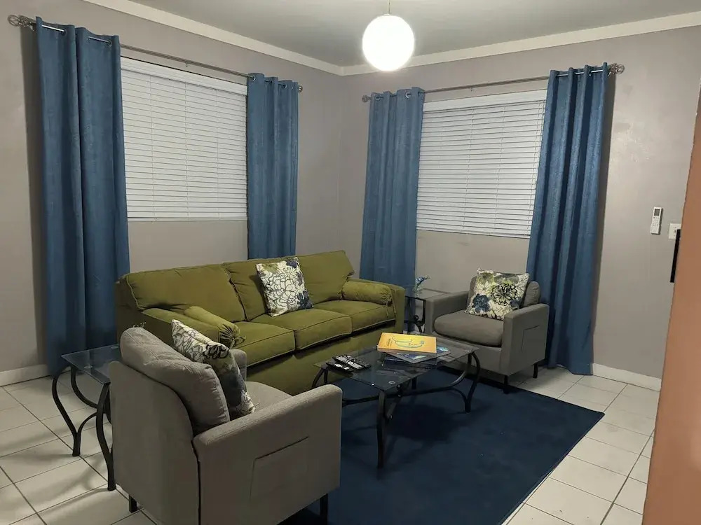 Kozy Bahamas Getaway 25mins from Airport & USA Embassy