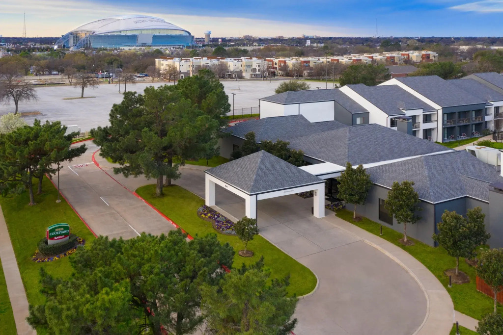 Courtyard by Marriott Dallas Arlington Entertainment District