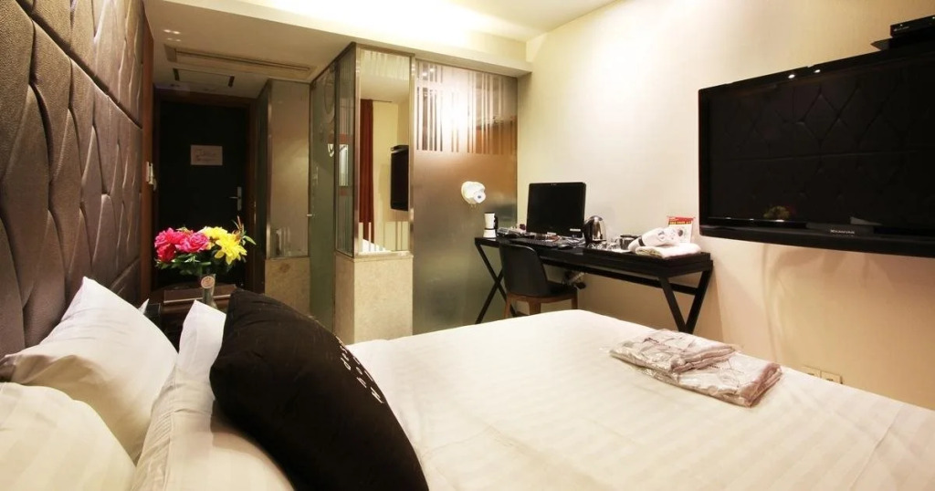 Hip Hotel