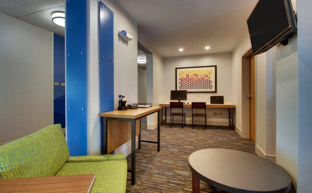 Holiday Inn Express Hotel & Suites Morris by IHG