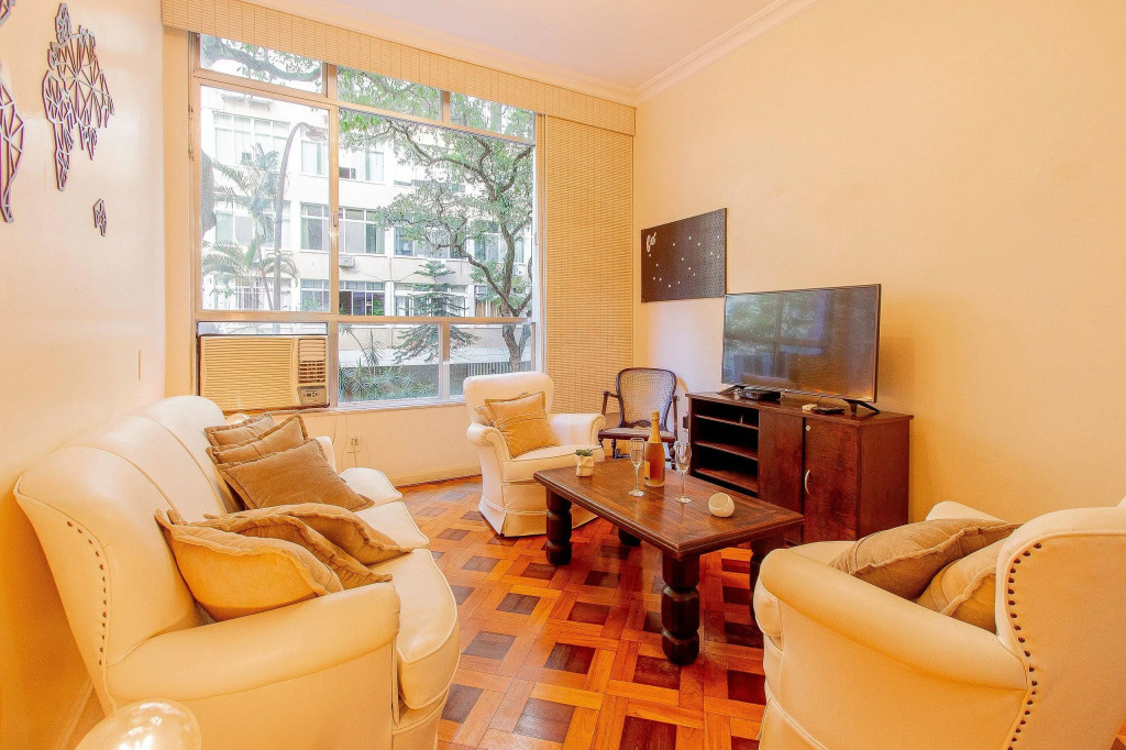 Copacabana 3qts Com Garagem, Internet 500mbs, Som Bluetooth E A Poucos Metros Da