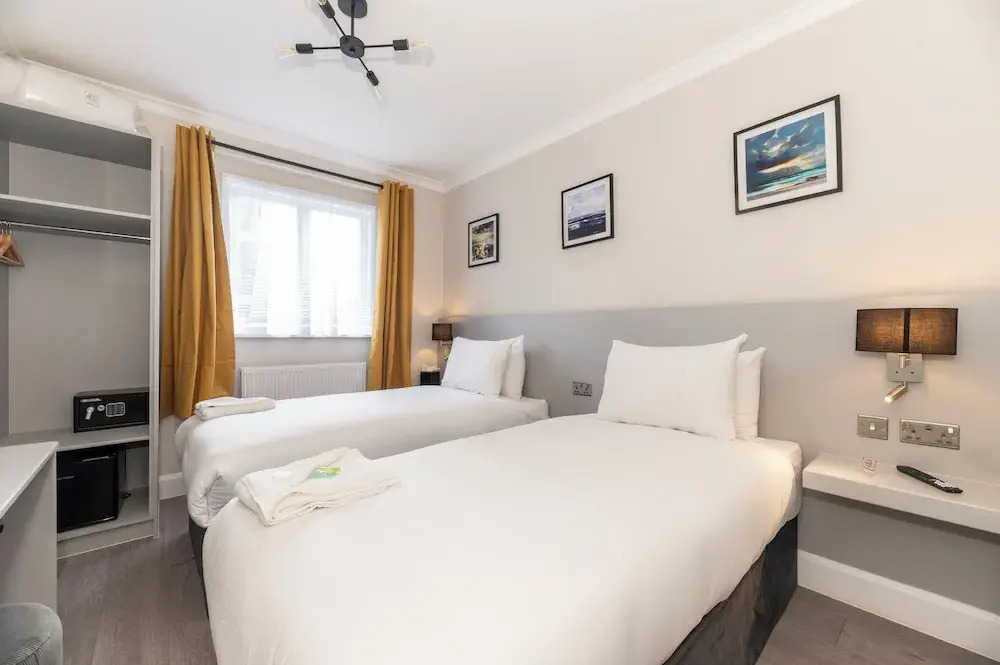 MARINA HOTEL London