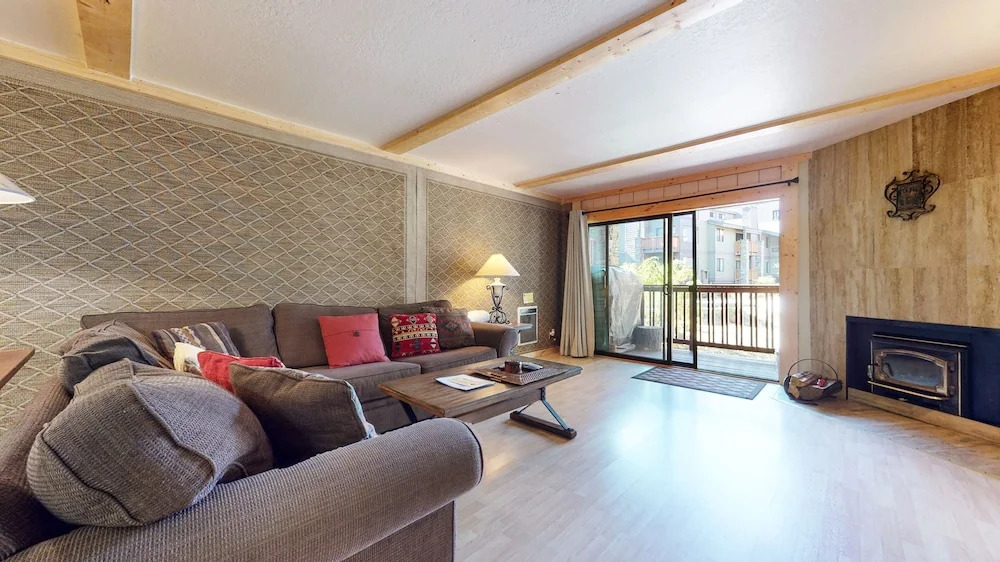 Summit Cozy Condo Getaway!