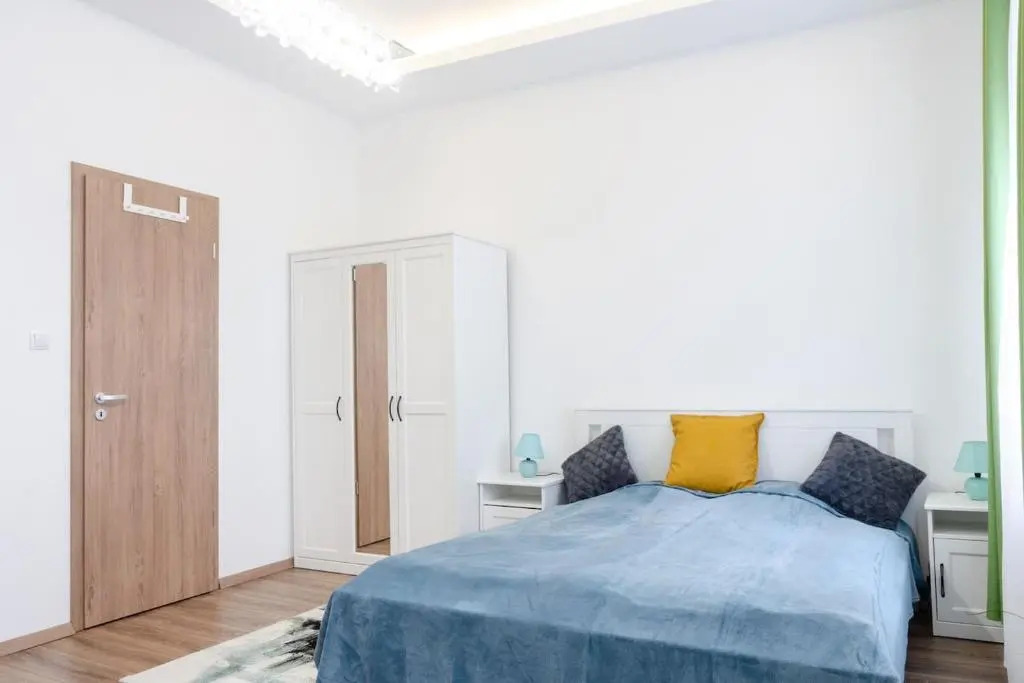 Luxury apartment in the main centre, 3BDR,3BTHR,AC