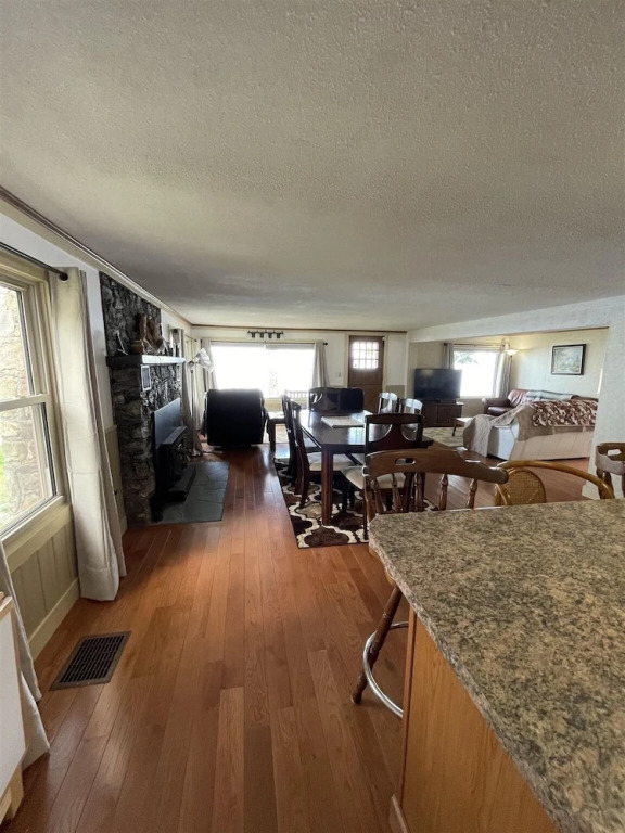 Jordan Bay Getaway Limit 8 3 Bedroom Home by RedAwning