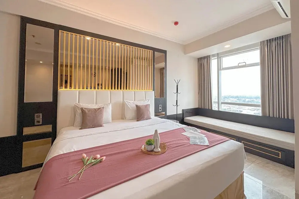 Lavish And Comfy Look Studio At Grand Sungkono Lagoon Apartment