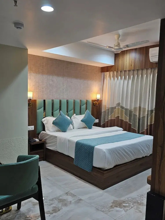 The Eiffel Hotel & Banquet