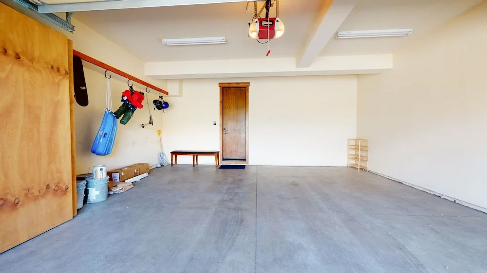 Snowcreek VI The Lodges 1127 3 Suites, Spacious with Mountain Views, Private Garage and Washer Dryer by RedAwning