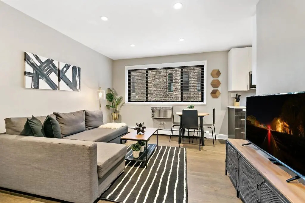 Fun Location Studio Apt near Boystown Best Price! OD8