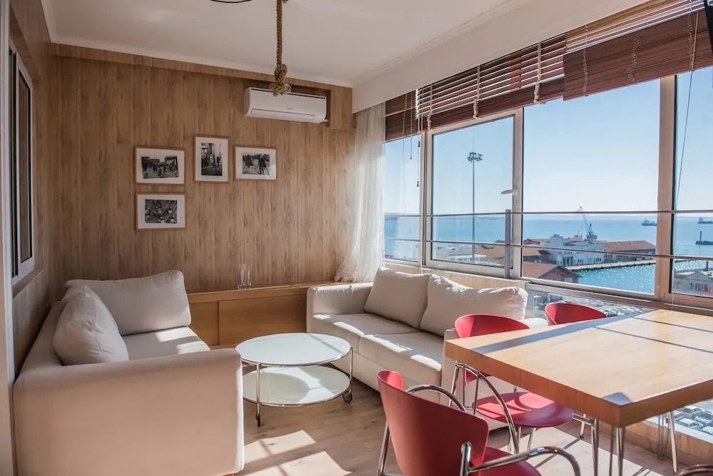 #Halu! - Spacious Home with Sea View