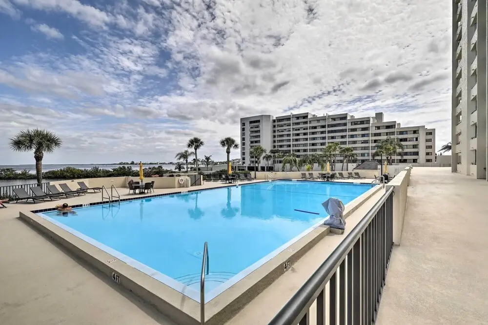 Modern Waterfront Hudson Condo w/ Resort Pool!